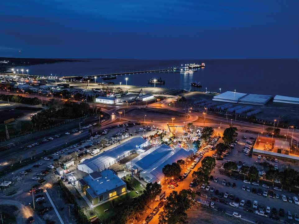 Vista aérea nocturna del puerto de Puerto Madryn